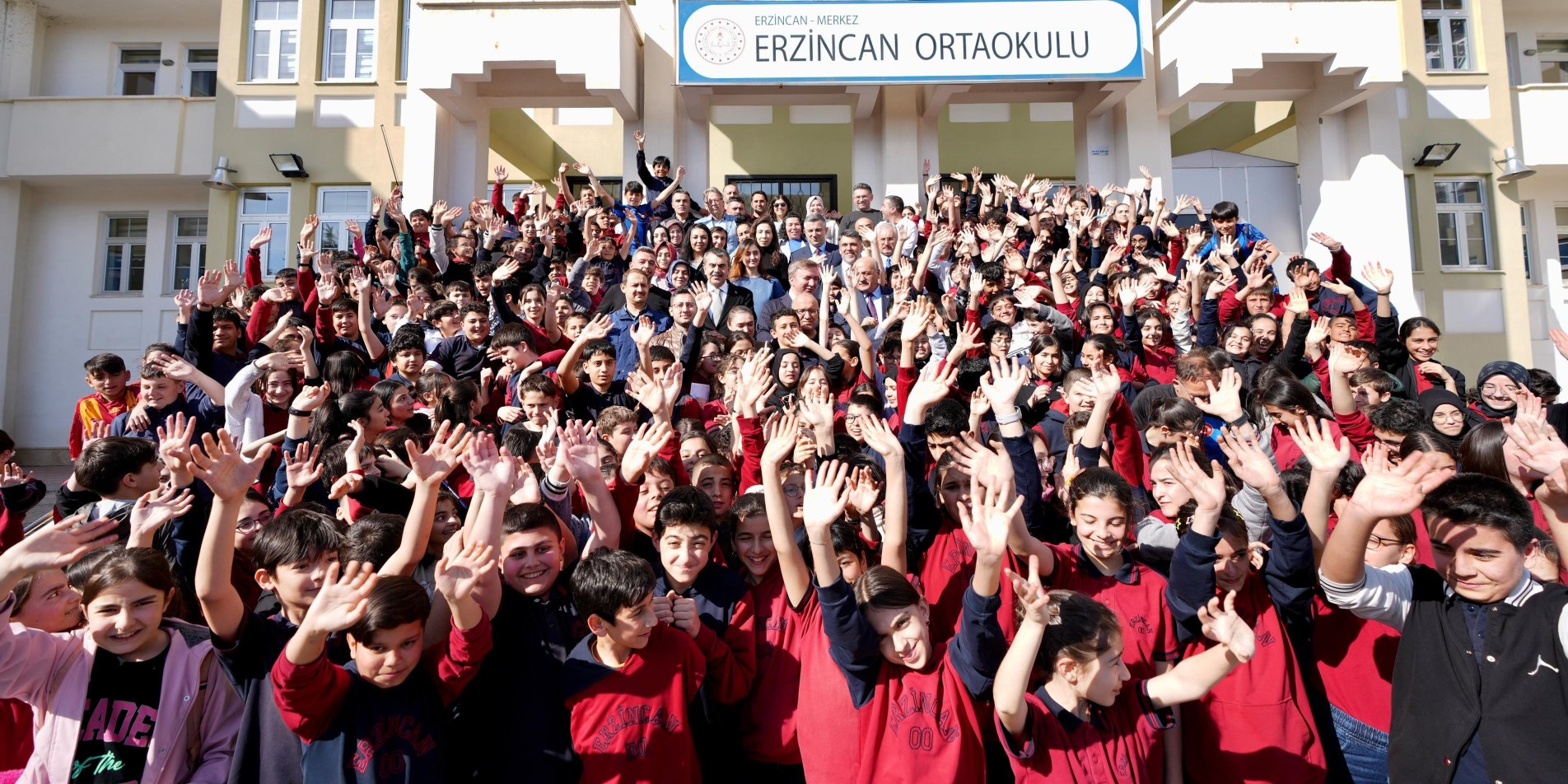 BAKAN TEKİN'DEN ERZİNCAN'DA ÖĞRENCİ VE ÖĞRETMENLERE SÜRPRİZ ZİYARET